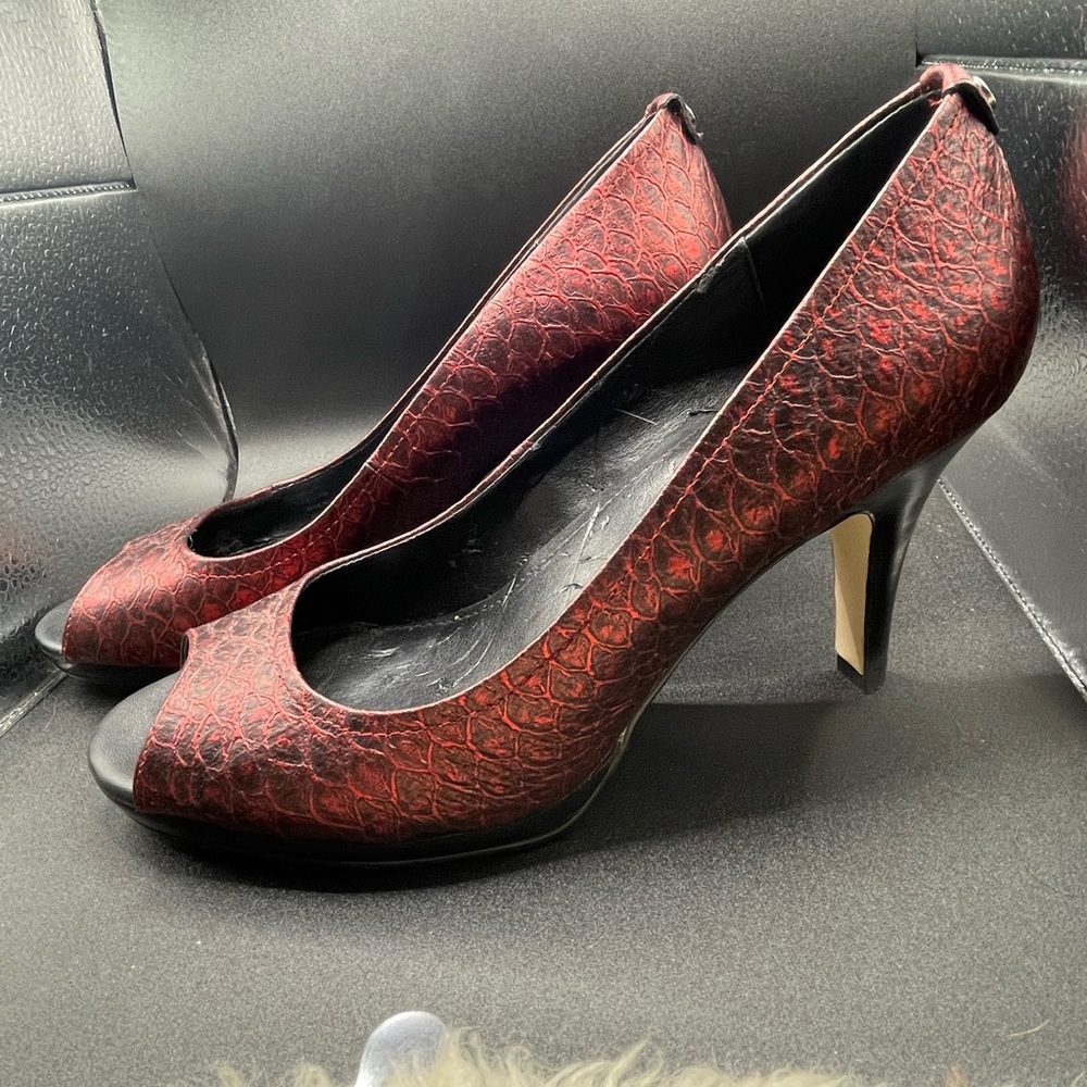 Calvin Klein Crimson Reptile Scale Patterned Heels Size 7